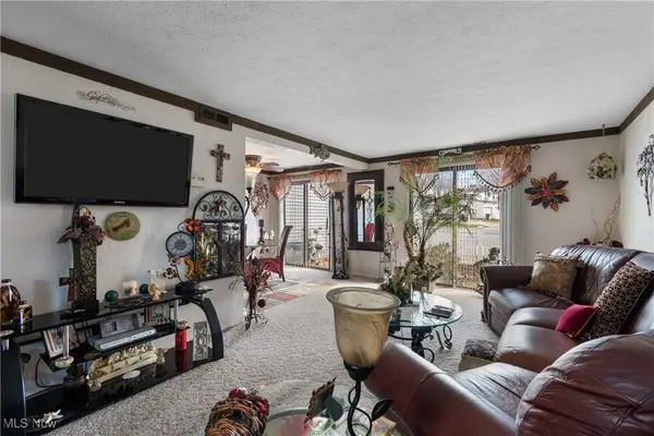 184 Deepwood DR, Wadsworth, OH 44281