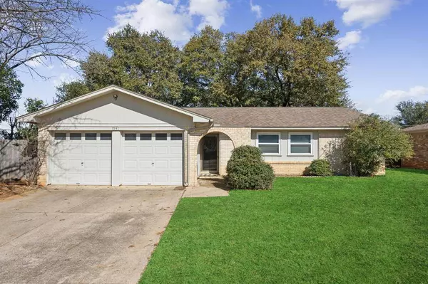 1941 Knoxville Drive, Bedford, TX 76022