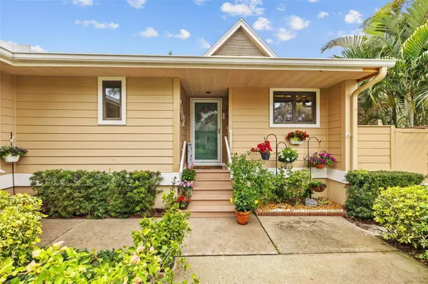 1002 CARAVEL CT, Tarpon Springs, FL 34689