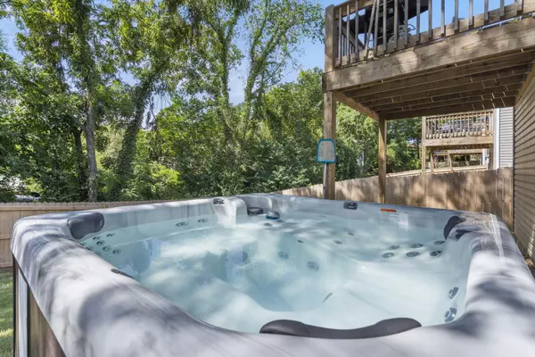 314 W College Street, Branson, MO 65616