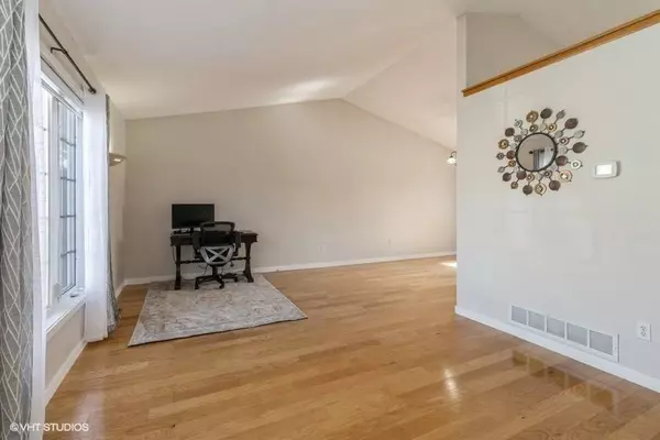 8912 Ridgeview Drive, Johnston, IA 50131