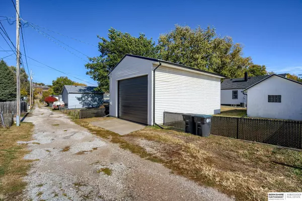 1944 S 48 Street, Omaha, NE 68106