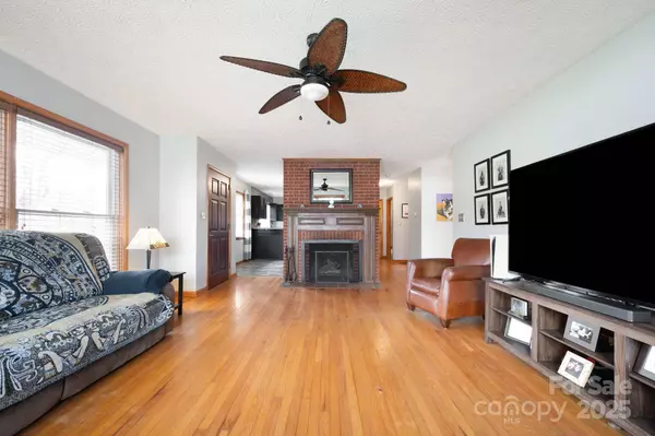 1134 Plott Creek RD, Waynesville, NC 28786