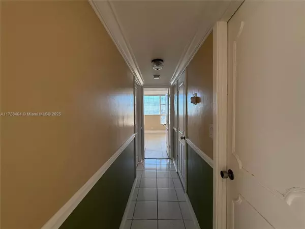 920 NE 199th St #4J, Miami, FL 33179