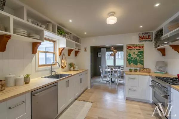 6548 Burton SE Street, Grand Rapids, MI 49546