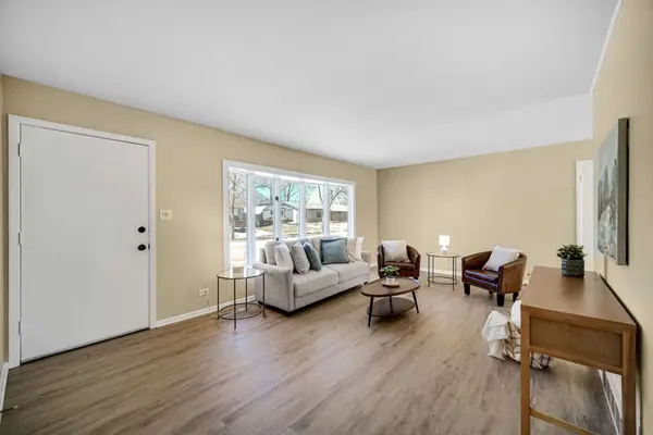 5516 La Palm Drive, Oak Forest, IL 60452