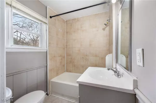 812 Kling ST, Akron, OH 44311