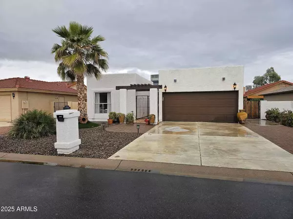 10406 E SILVERTREE Drive, Sun Lakes, AZ 85248