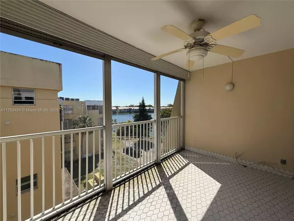 920 NE 199th St #4J, Miami, FL 33179