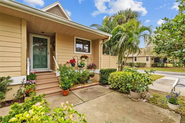 1002 CARAVEL CT, Tarpon Springs, FL 34689