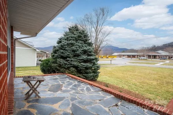 1134 Plott Creek RD, Waynesville, NC 28786