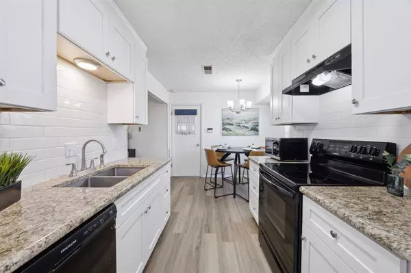 1941 Knoxville Drive, Bedford, TX 76022