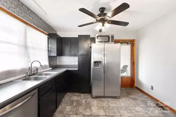 1134 Plott Creek RD, Waynesville, NC 28786