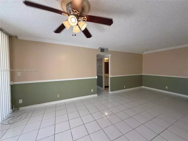 920 NE 199th St #4J, Miami, FL 33179