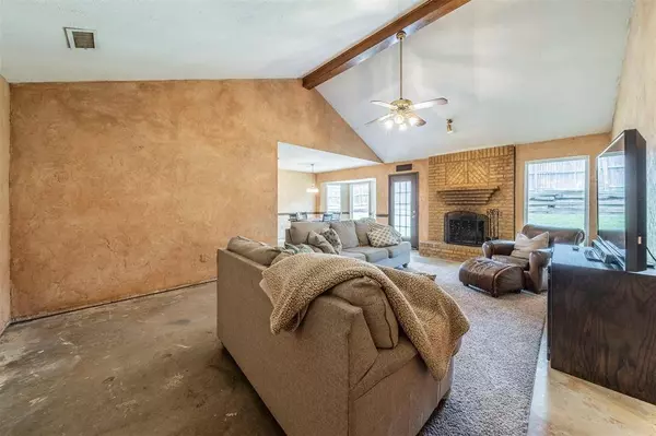 7421 Shady Hollow Court, North Richland Hills, TX 76182