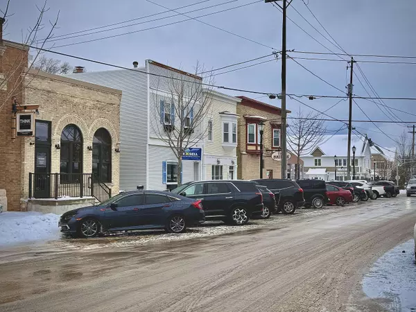 1208 Bridge St Unit 1212, Grafton, WI 53022