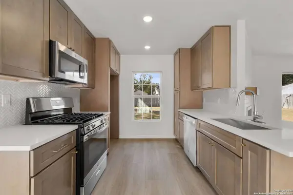 922 HAYLOFT LN, San Antonio, TX 78245-1468