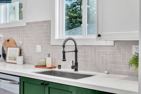 3080 Suter St, Oakland, CA 94602