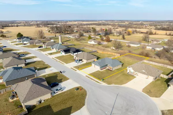 506 N Stella Court, Willard, MO 65781