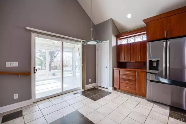 7993 Ivory Hills Dr, West Chester, OH 45069