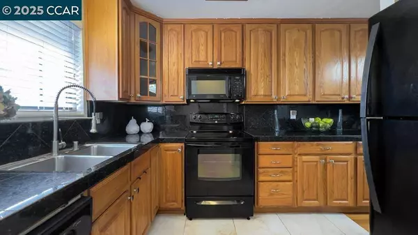 900 Southampton Rd #4, Benicia, CA 94510