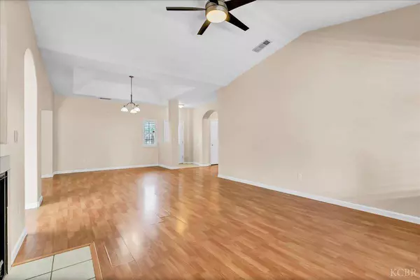 940 Par Avenue, Lemoore, CA 93245