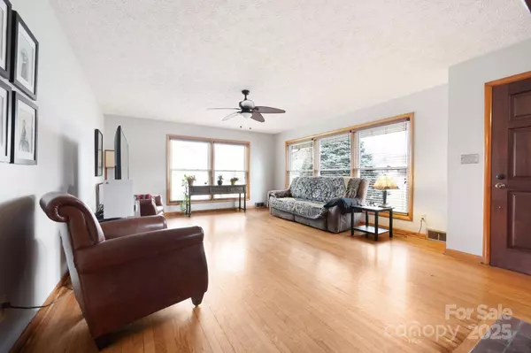 1134 Plott Creek RD, Waynesville, NC 28786