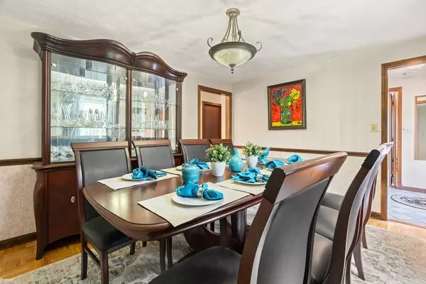 545 Boxford St, North Andover, MA 01845