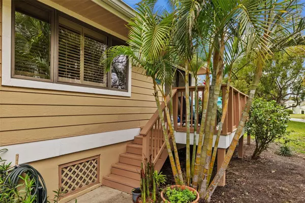 1002 CARAVEL CT, Tarpon Springs, FL 34689