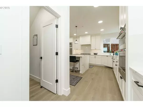 561 N STONEGATE DR, Washougal, WA 98671