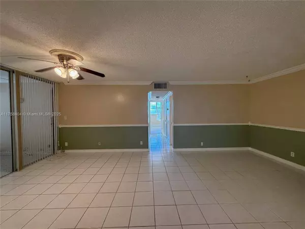 920 NE 199th St #4J, Miami, FL 33179