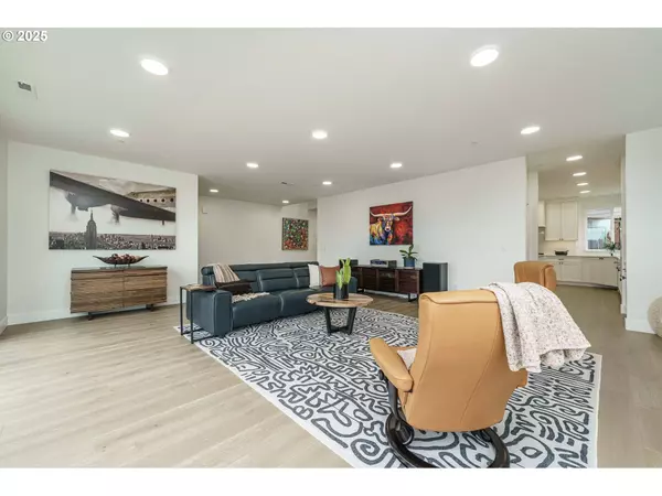 561 N STONEGATE DR, Washougal, WA 98671