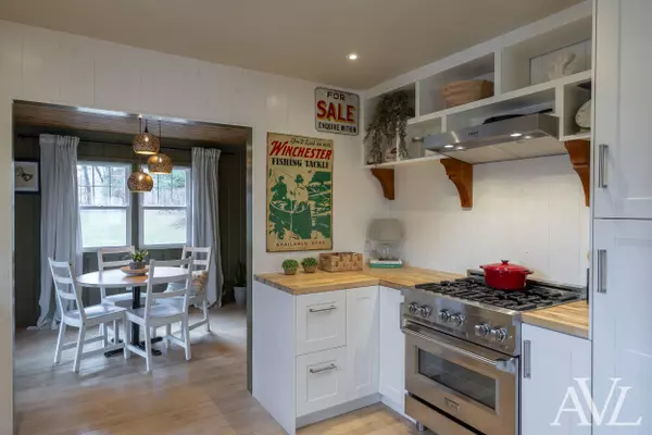 6548 Burton SE Street, Grand Rapids, MI 49546