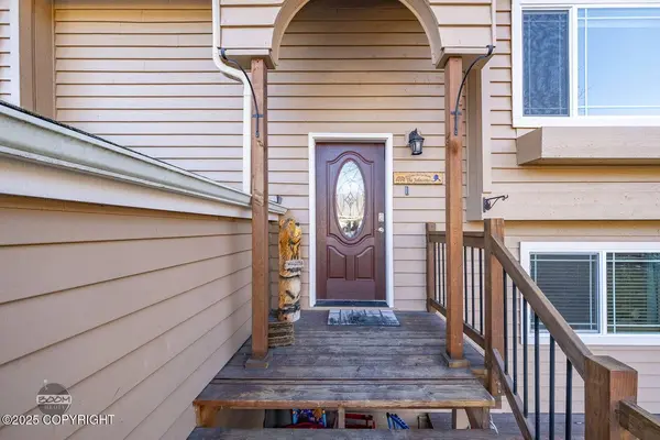 18452 Jude Island CIR, Eagle River, AK 99577