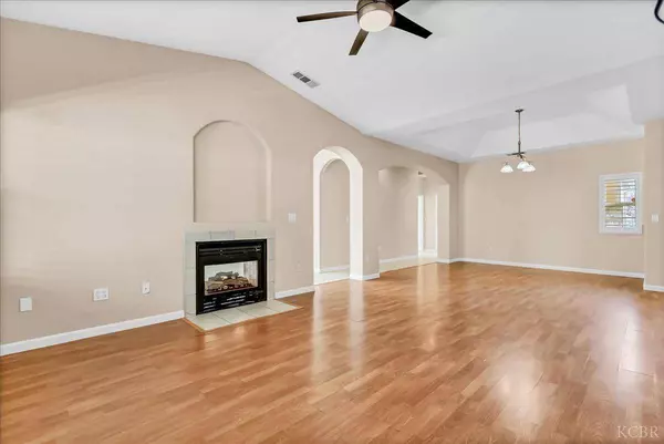 940 Par Avenue, Lemoore, CA 93245