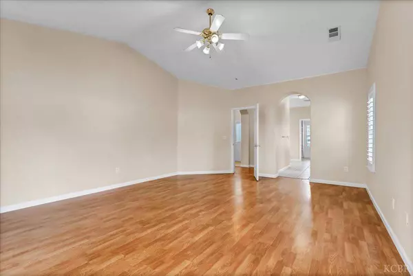 940 Par Avenue, Lemoore, CA 93245