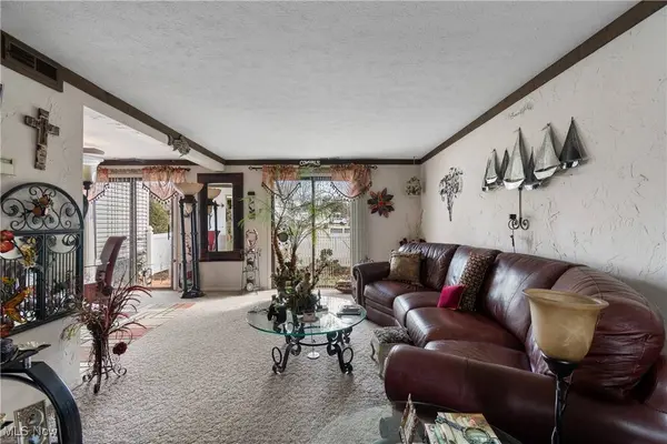 184 Deepwood DR, Wadsworth, OH 44281