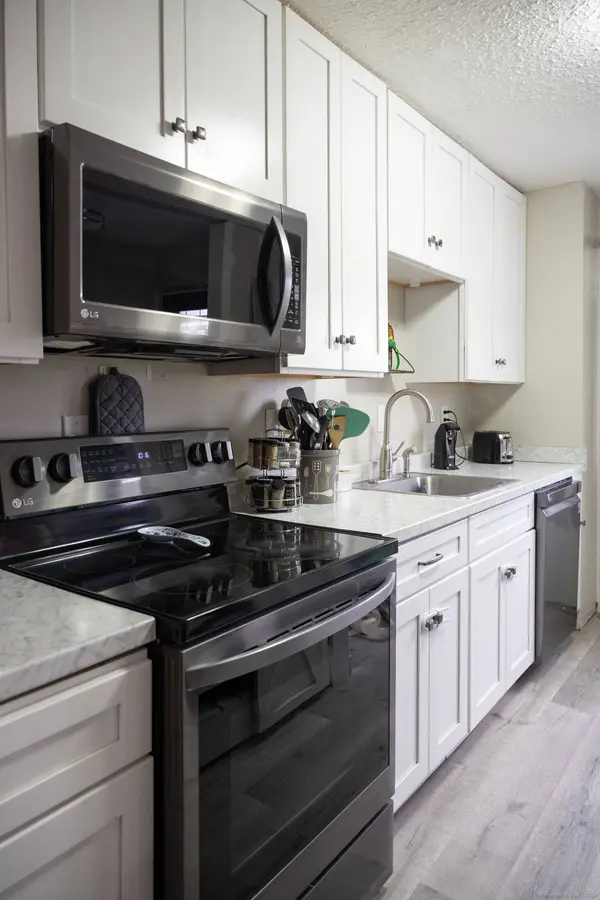 14 Bradley Circle #H, Enfield, CT 06082