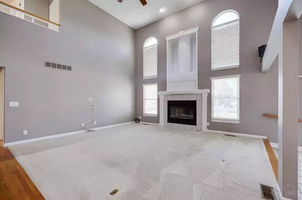 7993 Ivory Hills Dr, West Chester, OH 45069