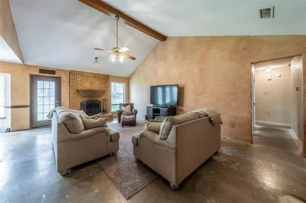 7421 Shady Hollow Court, North Richland Hills, TX 76182