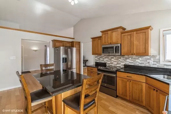 8912 Ridgeview Drive, Johnston, IA 50131