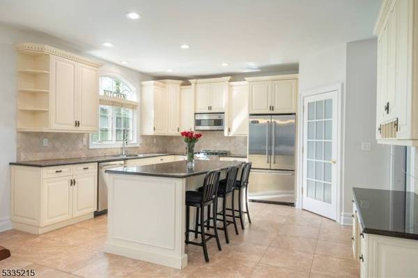 6 Baldwin Ct, Fairfield Twp., NJ 07004