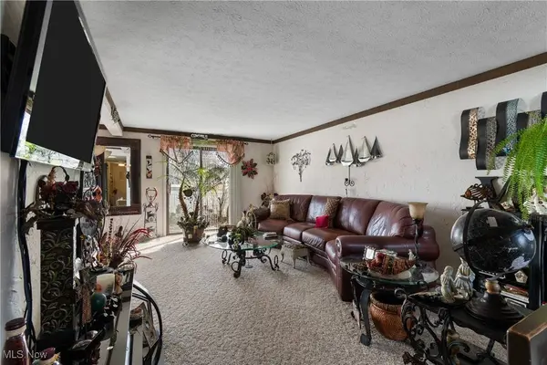 184 Deepwood DR, Wadsworth, OH 44281