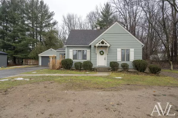 6548 Burton SE Street, Grand Rapids, MI 49546