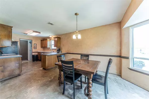 7421 Shady Hollow Court, North Richland Hills, TX 76182