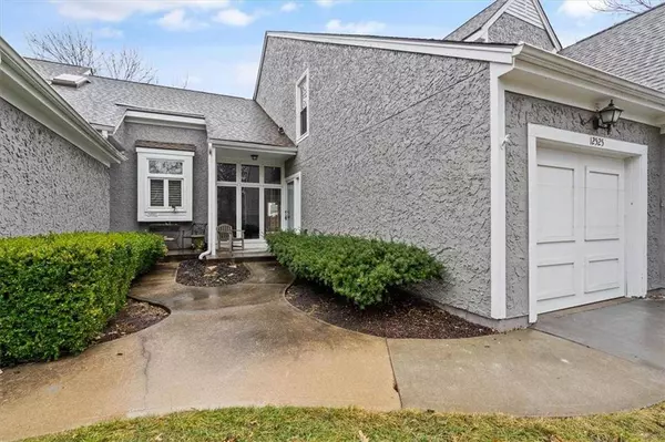 12525 Broadmoor ST, Overland Park, KS 66209