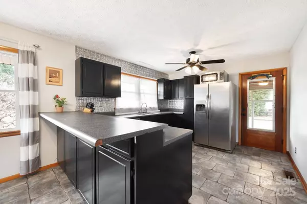 1134 Plott Creek RD, Waynesville, NC 28786