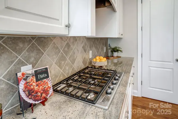 12811 Elkhorn DR, Charlotte, NC 28278