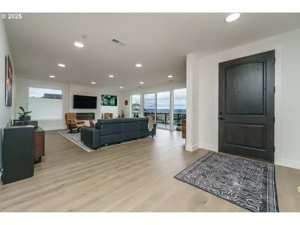 561 N STONEGATE DR, Washougal, WA 98671