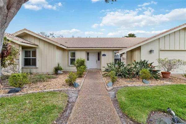 1717 PEREGRINE POINT DR, Sarasota, FL 34231